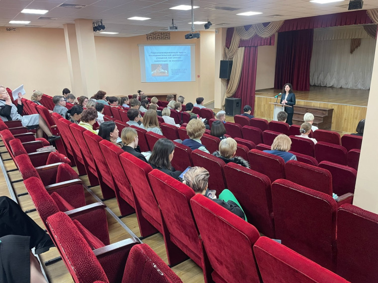 Педагогический совет - это время подвести итоги, поговорить о планах на будущее и поделиться опытом.